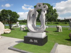 永恒之恋：MG冰球游戏碑雕中的爱之赞歌