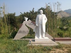艺术碑雕|青山绿水间，傅作义将军纪念碑熠熠生辉