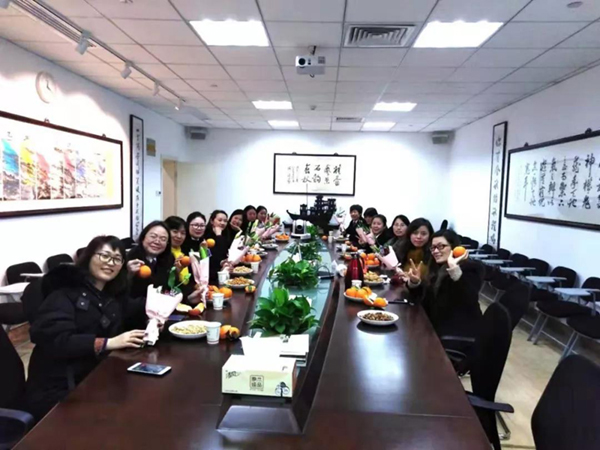 MG冰球游戏女神欢度第109个三八国际妇女节
